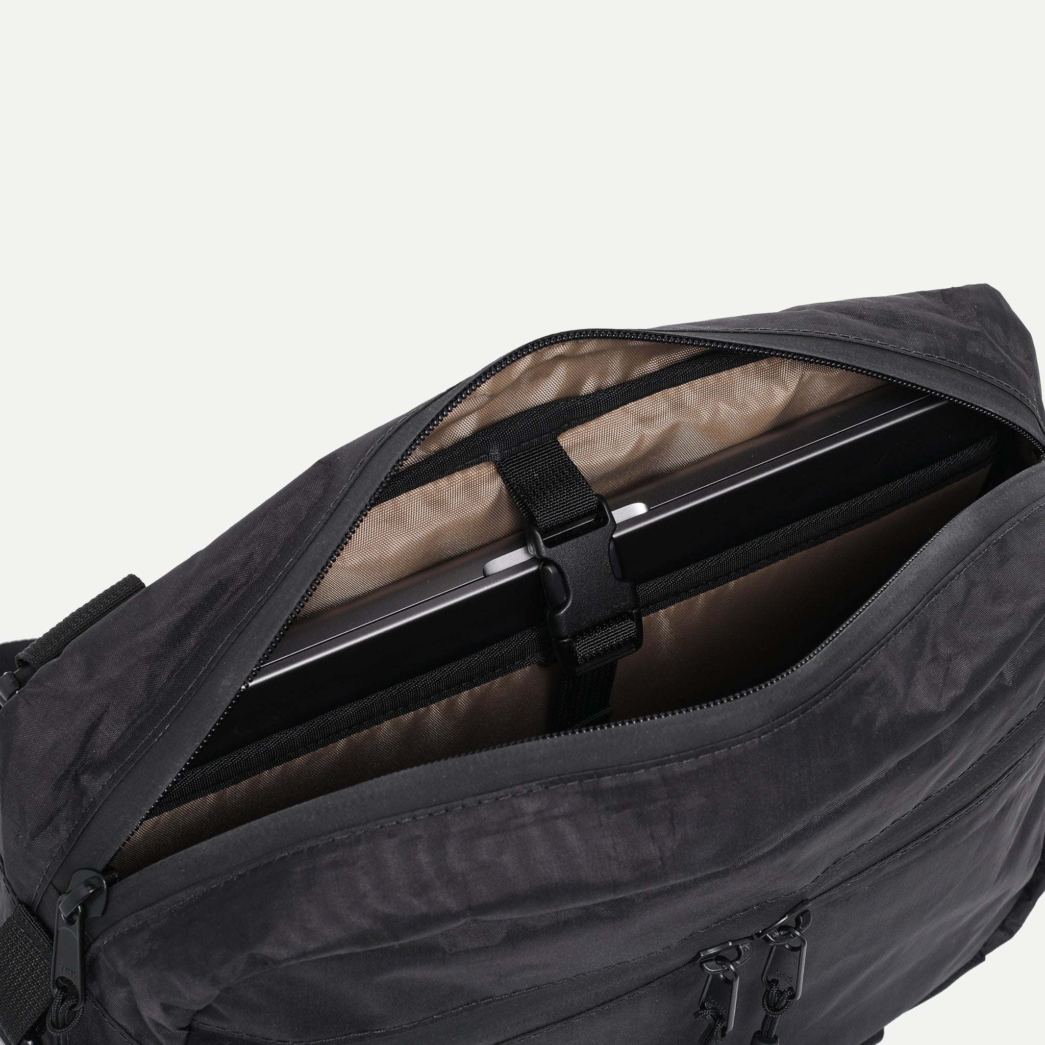 Slingpack - Small - Dyneema - Black - Image 5